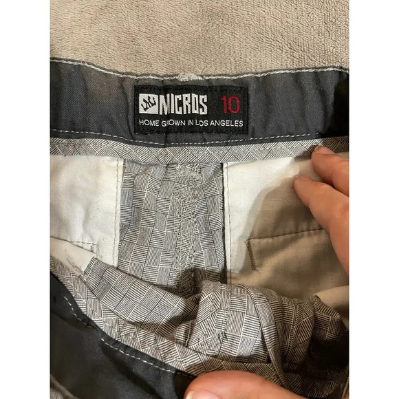 Micros Size 10 Boy Shorts Pattern Gray White Causal Streetwear Golf Lightweight - Picture 2 of 6